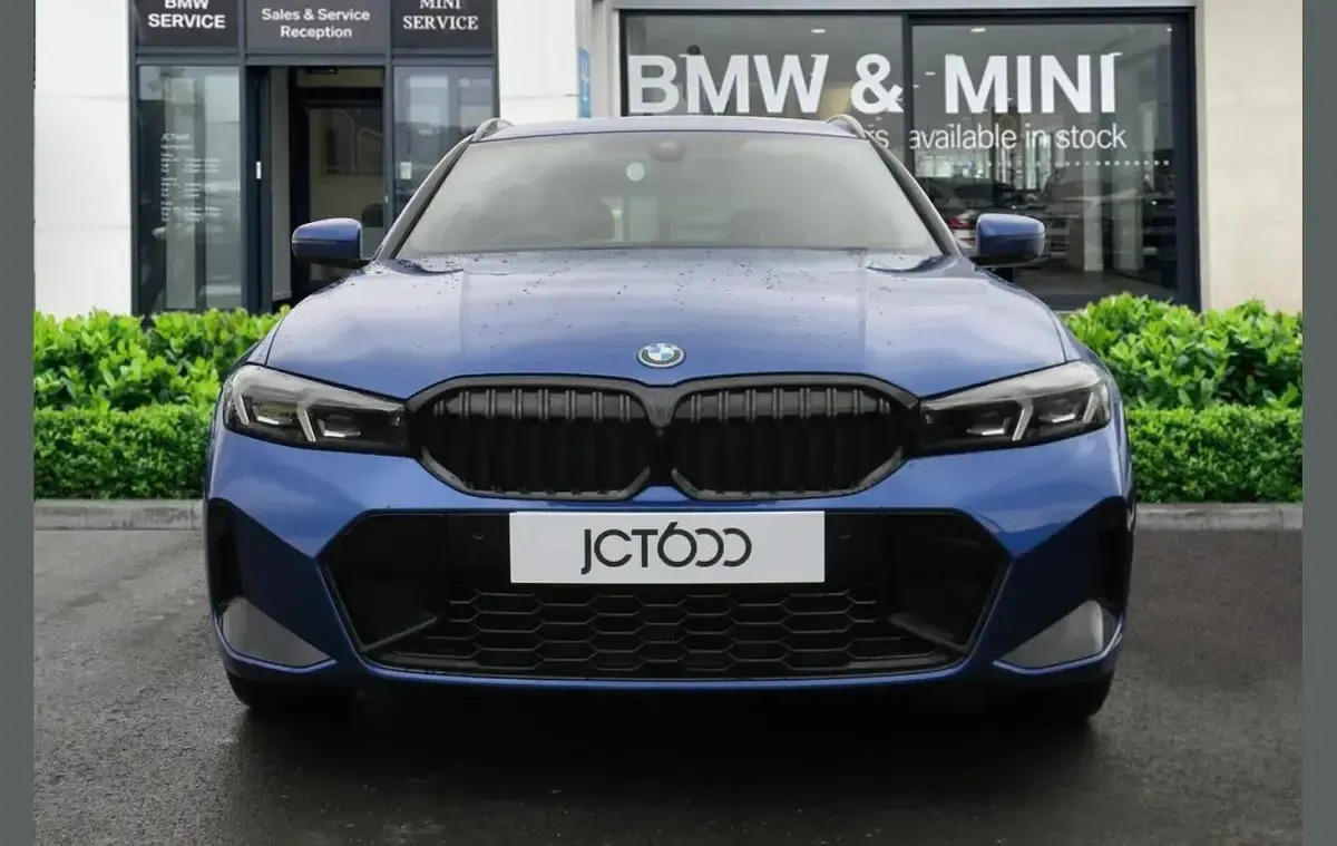 Used BMW 330e M Sport 288 HP (211 kW) 2024 Blue Estate