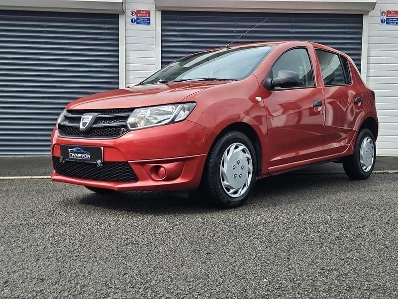 Used Dacia Sandero Ambiance 2015 Red Hatchback