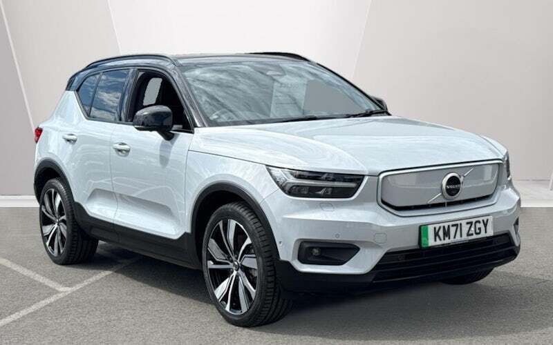 Glacier silver Used 2022 Volvo XC40 Pro SUV | £24,995 (Good price) - Image 1/4
