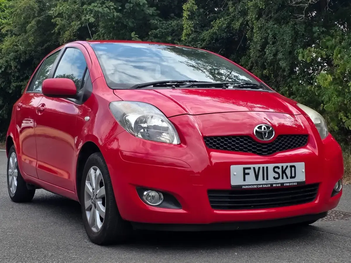 Used Toyota Yaris 69 HP (50 kW) 2011 Red Hatchback
