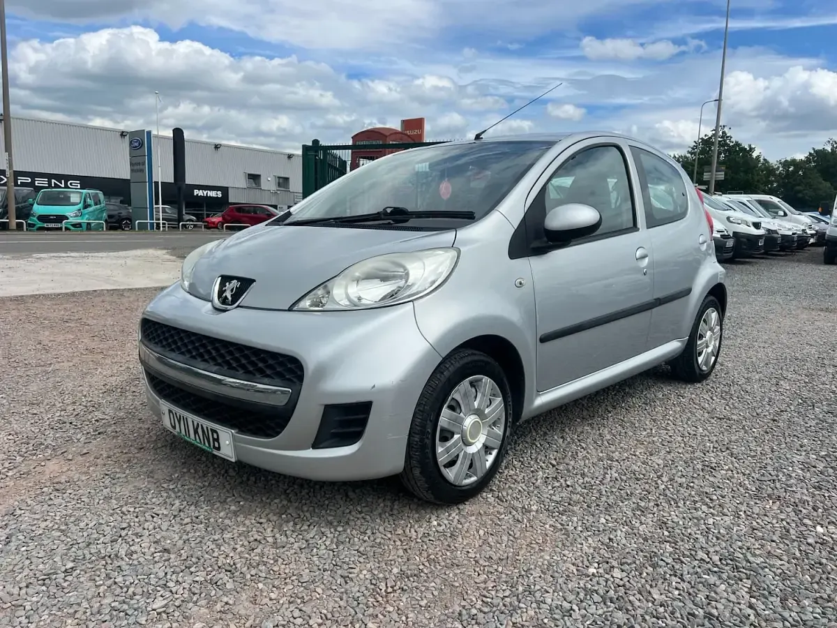 Used Peugeot 107 68 HP (50 kW) 2011 Silver Hatchback