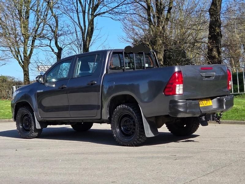 Used Toyota HiLux Active 150 HP (110 kW) 2016 Grey Pickup