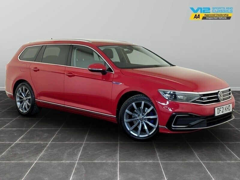 Red Used 2021 VW Passat Advance Estate | £12,695 (Good price) - Image 1/2