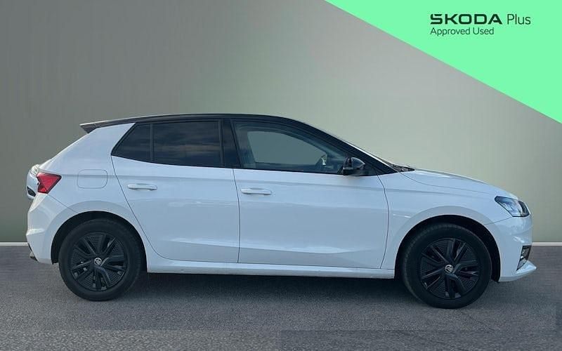 Used Skoda Fabia Colour Edition 95 HP (69 kW) 2023 White Hatchback