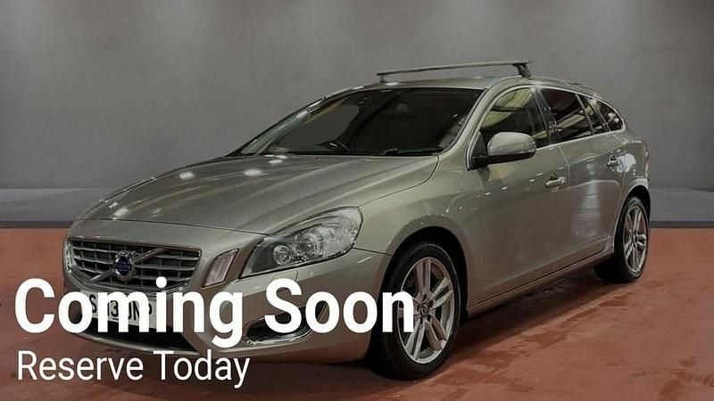 Usado Volvo V60 SE Lux 115 CV (84 kW) 2013 Dorado Familiar