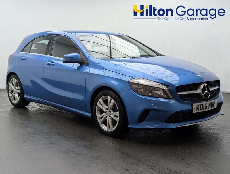 Used Mercedes A180 122 HP (89 kW) 2016 Blue Hatchback