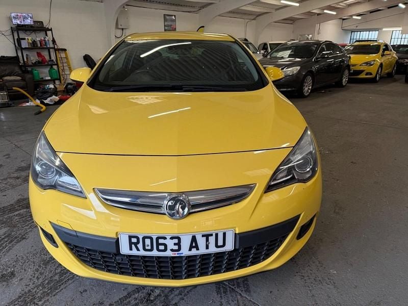 Used Vauxhall Astra GTC SRi 180 HP (132 kW) 2013 Yellow Hatchback