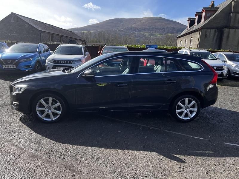 Usado Volvo V60 SE 190 HP (139 kW) 2018 Cinzento Carrinha