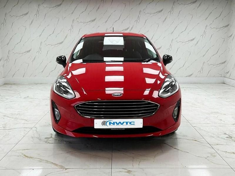 Used Ford Fiesta Zetec 85 HP (62 kW) 2017 Red Hatchback