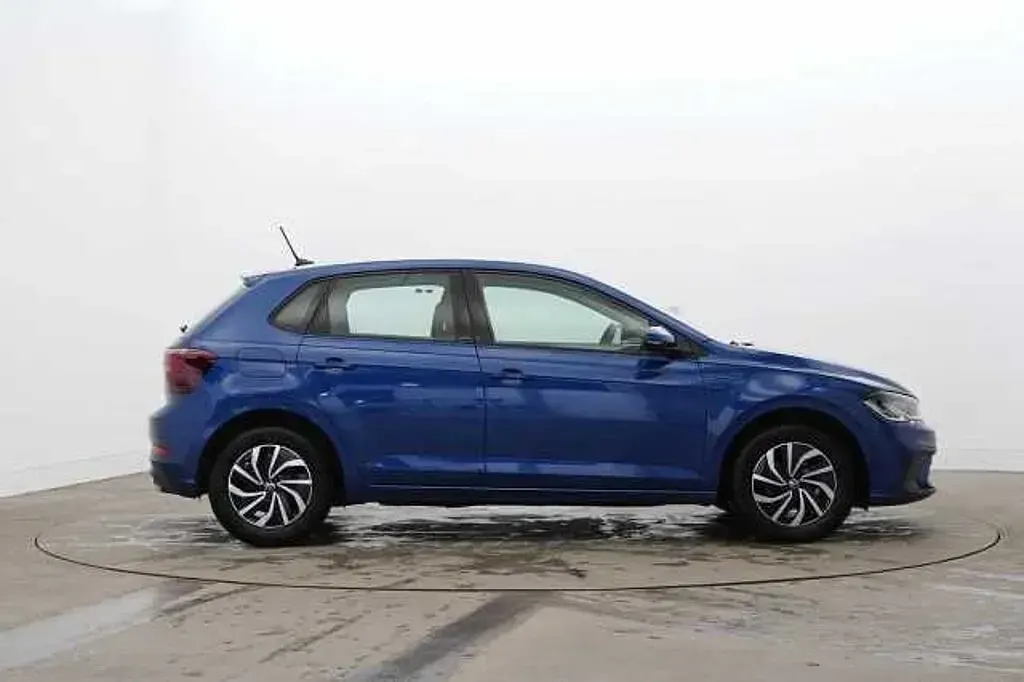 Usado VW Polo Life 95 HP (69 kW) 2023 Azul Citadino