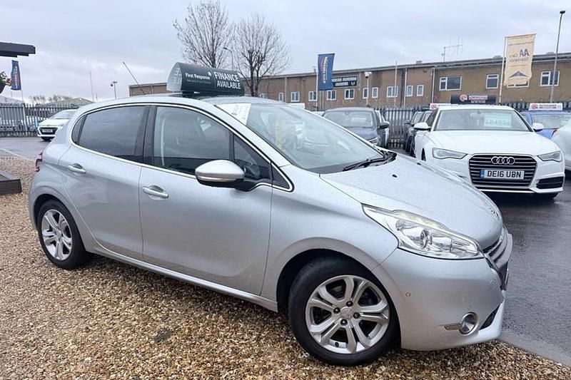 Used Peugeot 208 82 HP (60 kW) 2013 Silver Hatchback