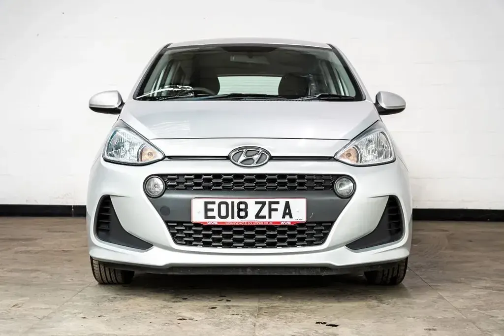 Used Hyundai i10 SE 67 HP (49 kW) 2018 Silver Hatchback