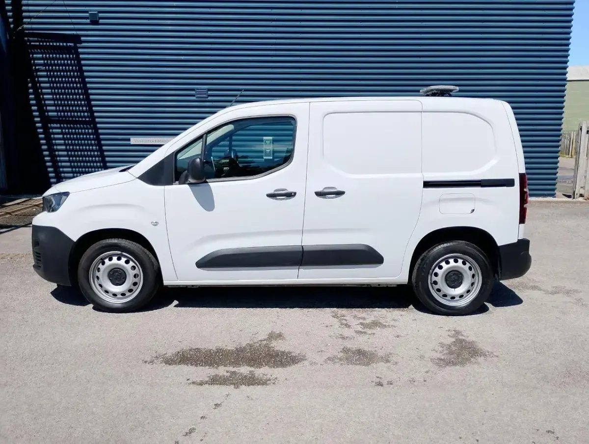 Used Peugeot Partner Premium 102 HP (75 kW) 2023 White MPV