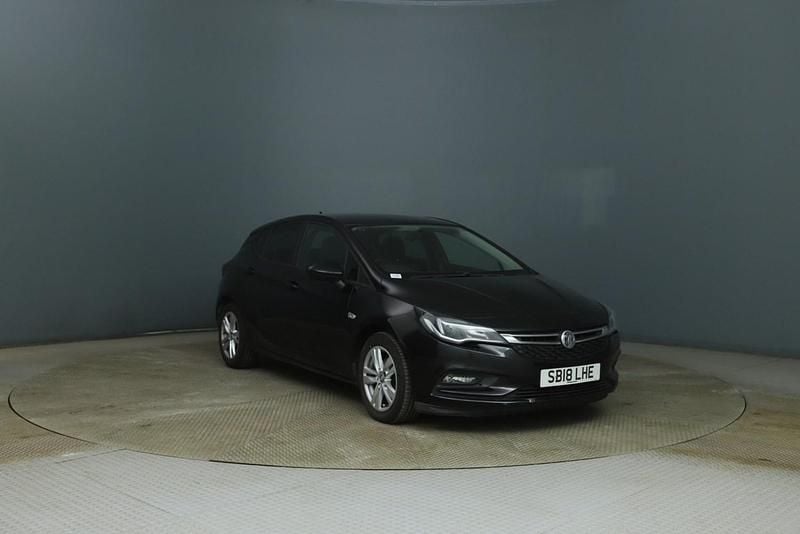 Black Used 2018 Vauxhall Astra Hatchback | £3,795 (Good price) - Image 1/4