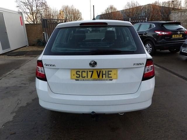 Used Skoda Fabia 75 HP (55 kW) 2017 White Estate