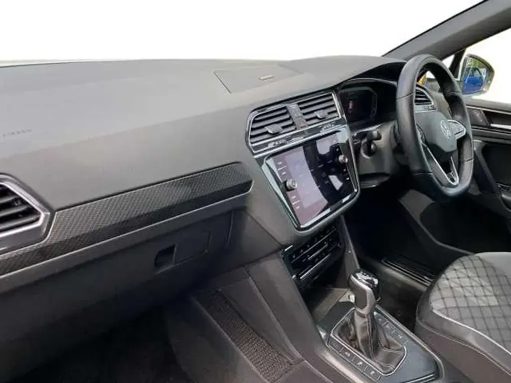 Used VW Tiguan R-line 150 HP (110 kW) 2022 White SUV
