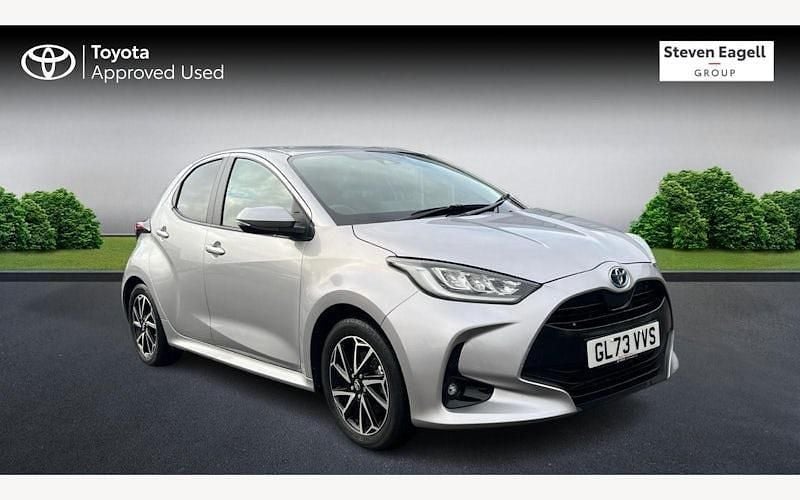 Used 2025 Toyota Yaris Hybrid Design Hatchback | £18,409 (Good price) - Image 1/3