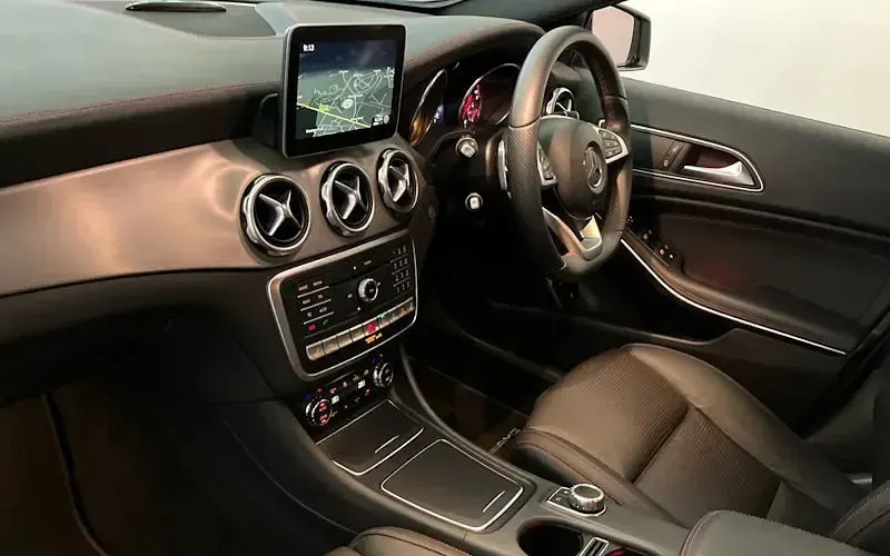 Usado Mercedes GLA220 AMG Line Premium 177 HP (130 kW) 2018 Cinzento SUV