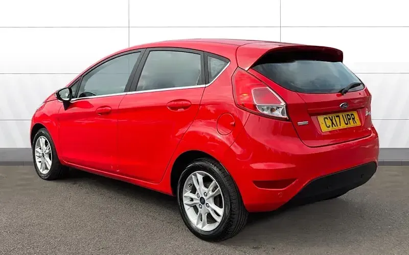 Używany Ford Fiesta Zetec 101 KM (74 kW) 2017 Czerwony Hatchback