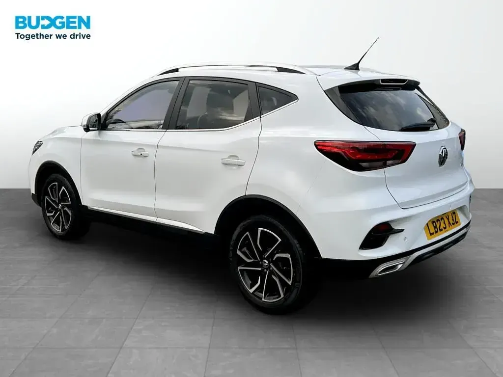 Używany MG ZS Exclusive 111 KM (81 kW) 2023 Biały SUV