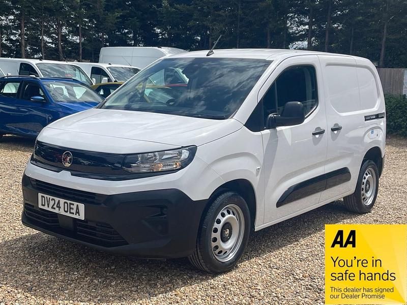 White Used 2024 Vauxhall Combo MPV | £13,000 (Good price) - Image 1/4