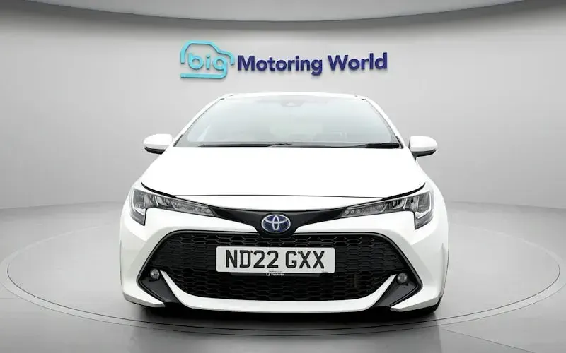 Used Toyota Corolla 184 HP (135 kW) 2022 White Estate
