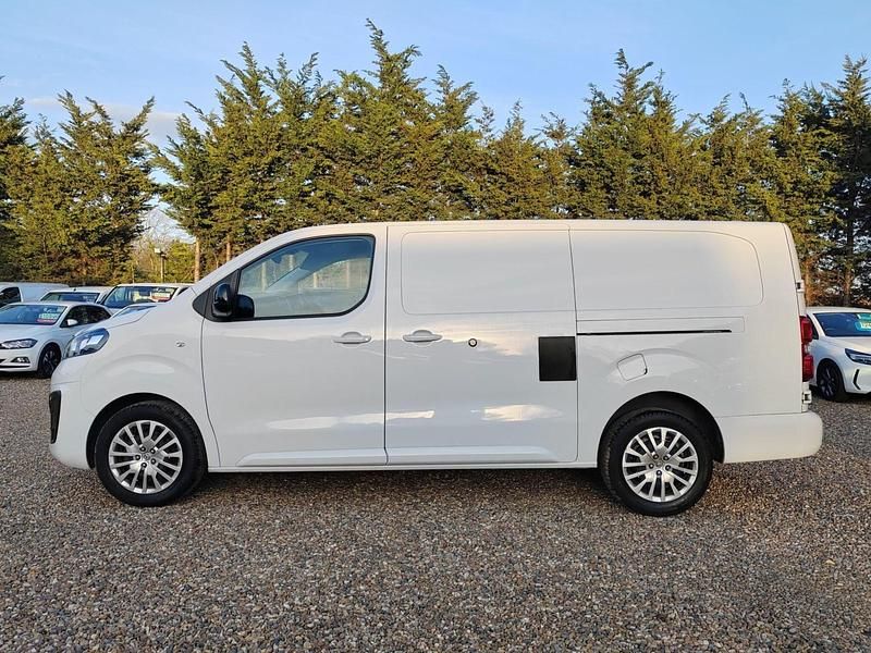 Used Vauxhall Vivaro S 100 HP (73 kW) 2023 White MPV