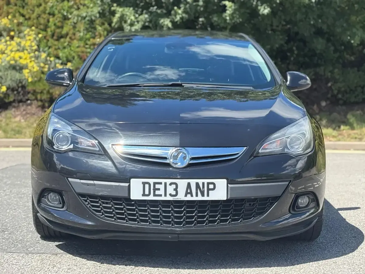 Used Vauxhall Astra GTC SRi 130 HP (95 kW) 2013 Black Hatchback