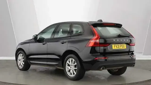 Usado Volvo XC60 Momentum 250 CV (183 kW) 2021 Negro SUV