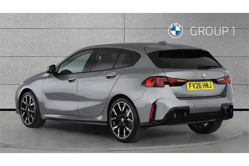 Begagnad BMW 120 M Sport 156 HK (114 kW) 2026 Grå Halvkombi