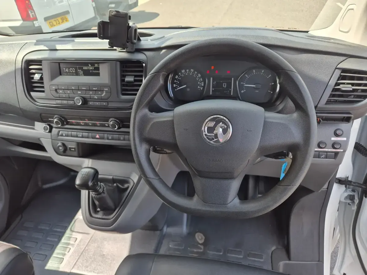 Used Vauxhall Vivaro Edition 100 HP (73 kW) 2019 White MPV