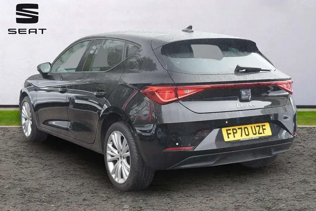 Used Seat Leon SE Dynamic 108 HP (79 kW) 2021 Black Hatchback