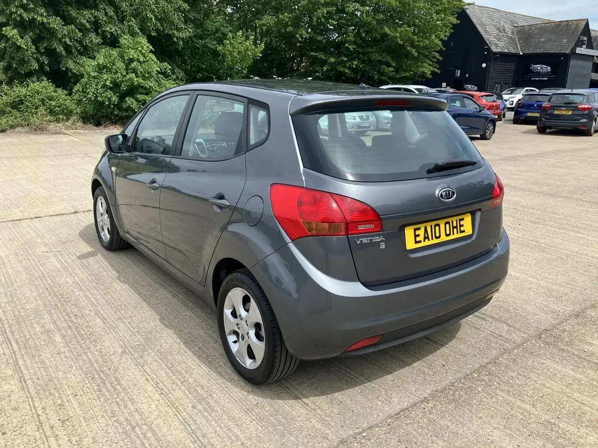 Used Kia Venga 90 HP (66 kW) 2010 Grey Hatchback
