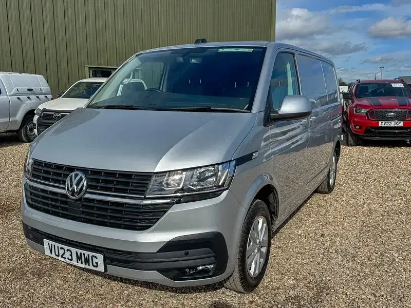 Usado VW Transporter Highline 2023 Prateado Van