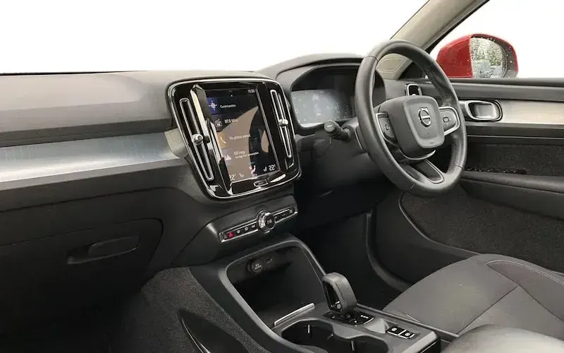 Used Volvo XC40 Inscription 211 HP (155 kW) 2021 Red SUV
