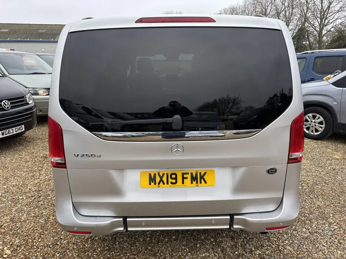 Used Mercedes V250 190 HP (139 kW) 2019 Silver MPV