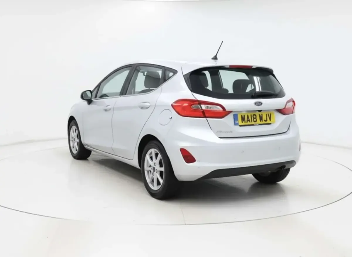 Second-hand Ford Fiesta Zetec 70 CP (51 kW) 2018 Argintiu Hatchback
