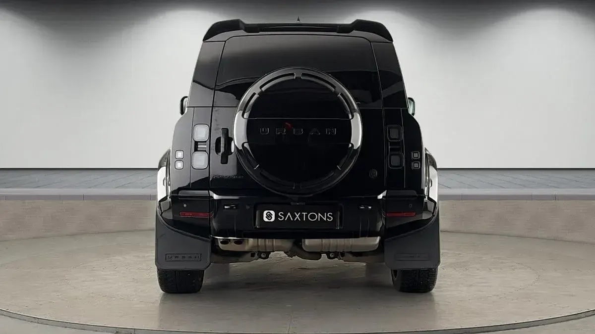 Used Land Rover Defender HSE 249 HP (183 kW) 2024 Santorini black SUV