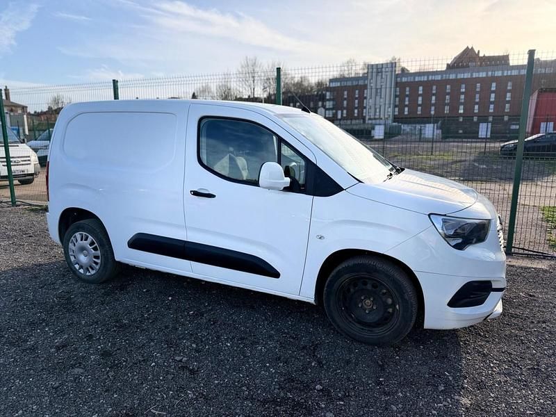 Used Vauxhall Combo Sportive 100 HP (73 kW) 2021 White MPV