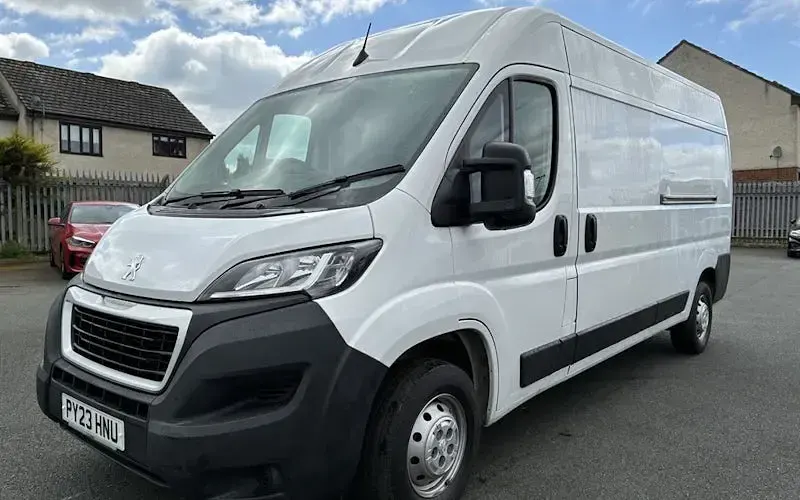 Second-hand Peugeot Boxer Premium 140 CP (102 kW) 2023 Van