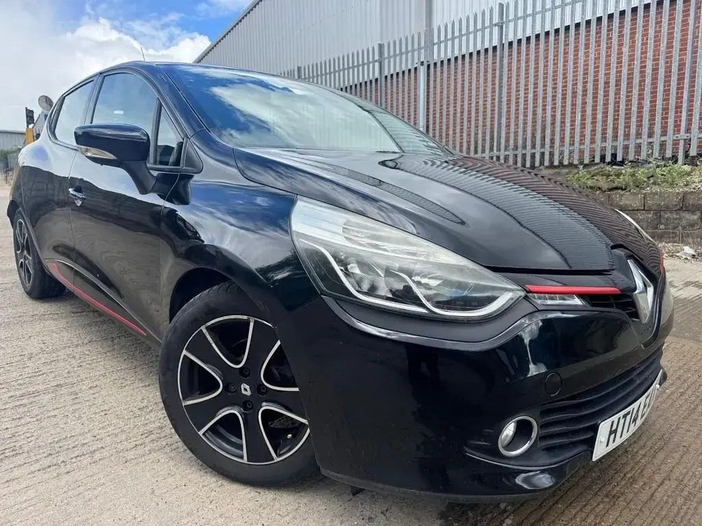 Usado Renault Clio IV Dynamique 90 CV (66 kW) 2014 Negro Utilitario