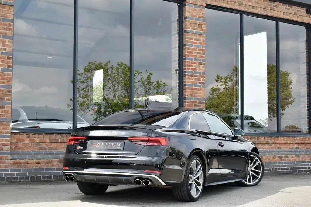Usado Audi A5 Design 354 HP (260 kW) 2018 Preto Coupé