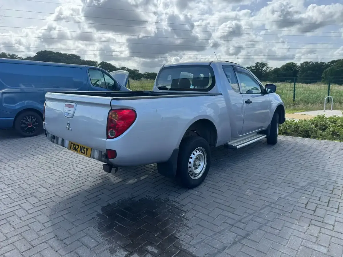 Used Mitsubishi L200 134 HP (98 kW) 2012 Silver Pickup