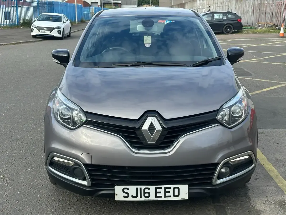 Used Renault Captur Dynamique 90 HP (66 kW) 2016 Grey SUV