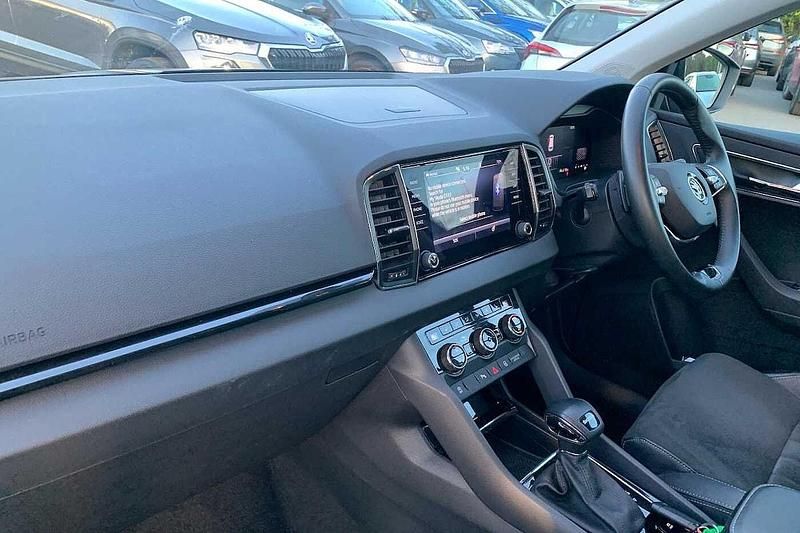 Used Skoda Karoq SE L 110 HP (80 kW) 2022 Petrol blue metallic SUV