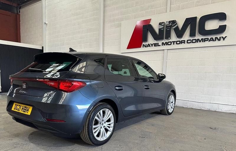 Begagnad Seat Leon SE Dynamic 110 HK (80 kW) 2021 Grå Halvkombi