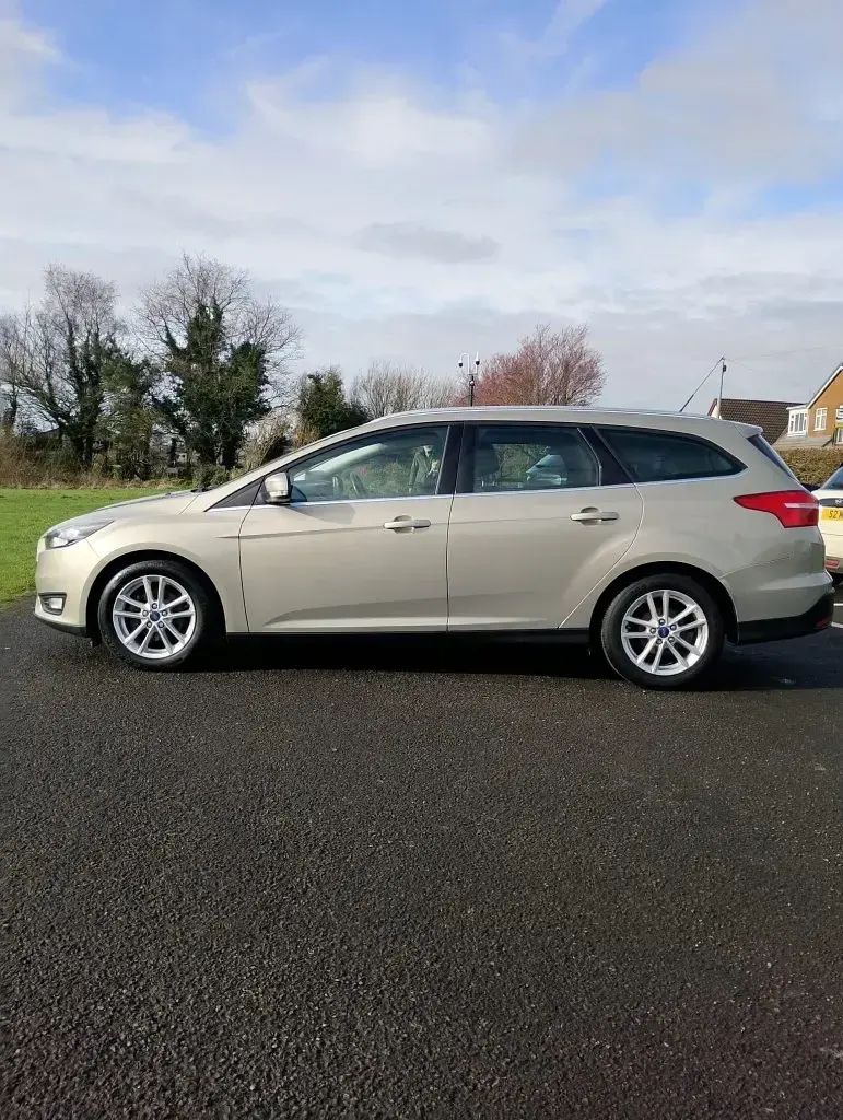 Second-hand Ford Focus Zetec 115 CP (84 kW) 2015 Argintiu Break