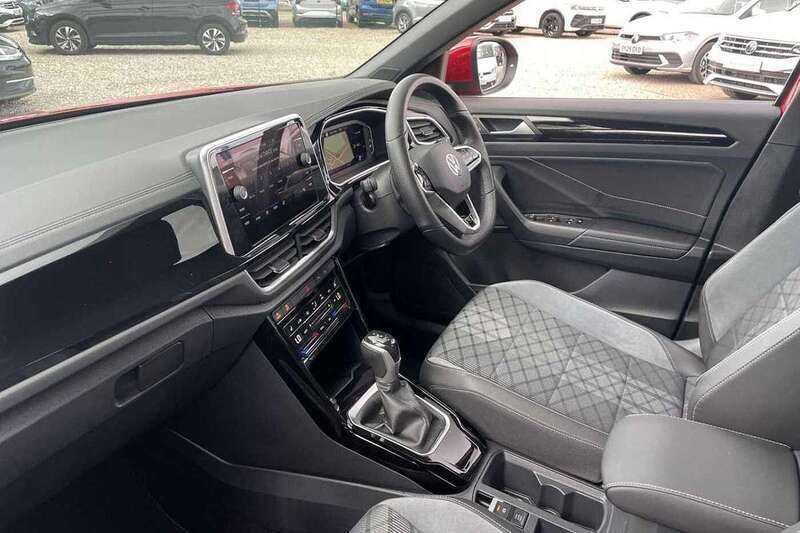 Used VW T-Roc R-line 148 HP (108 kW) 2022 Red SUV