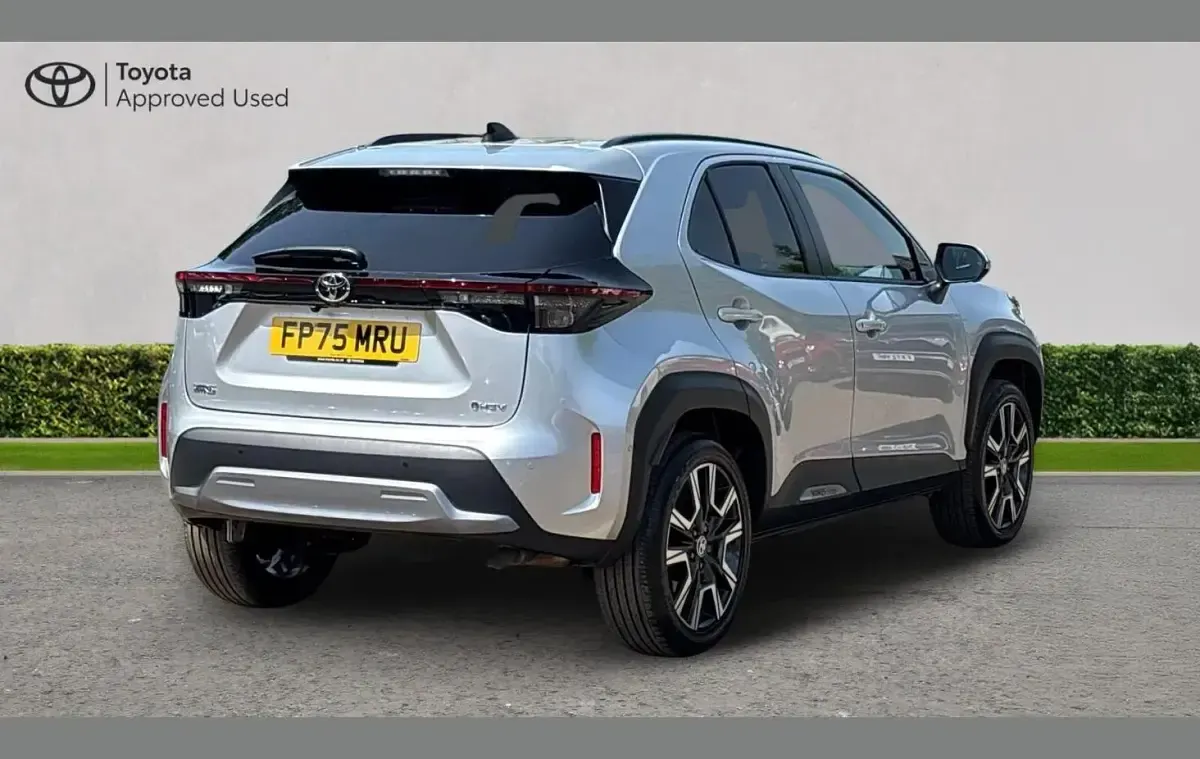 Used Toyota Yaris Cross 128 HP (94 kW) 2025 Silver SUV