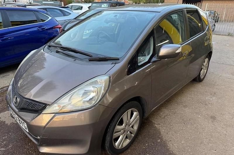 Used Honda Jazz ES 99 HP (72 kW) 2013 Brown Hatchback